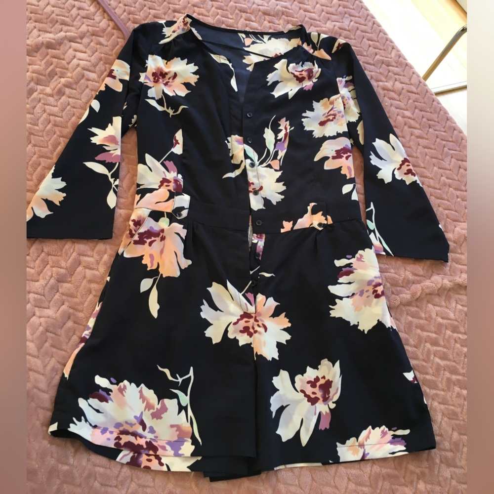 Floral romper with sleeves